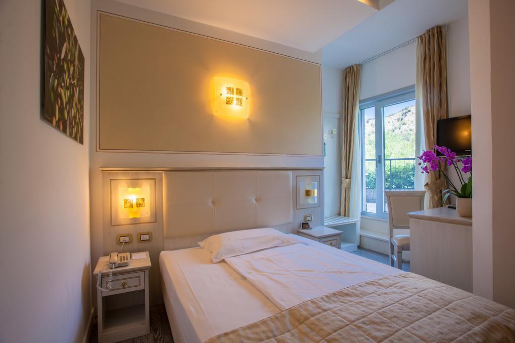 Hotel Lido Blu - Surf & Bike Torbole Sul Garda Εξωτερικό φωτογραφία