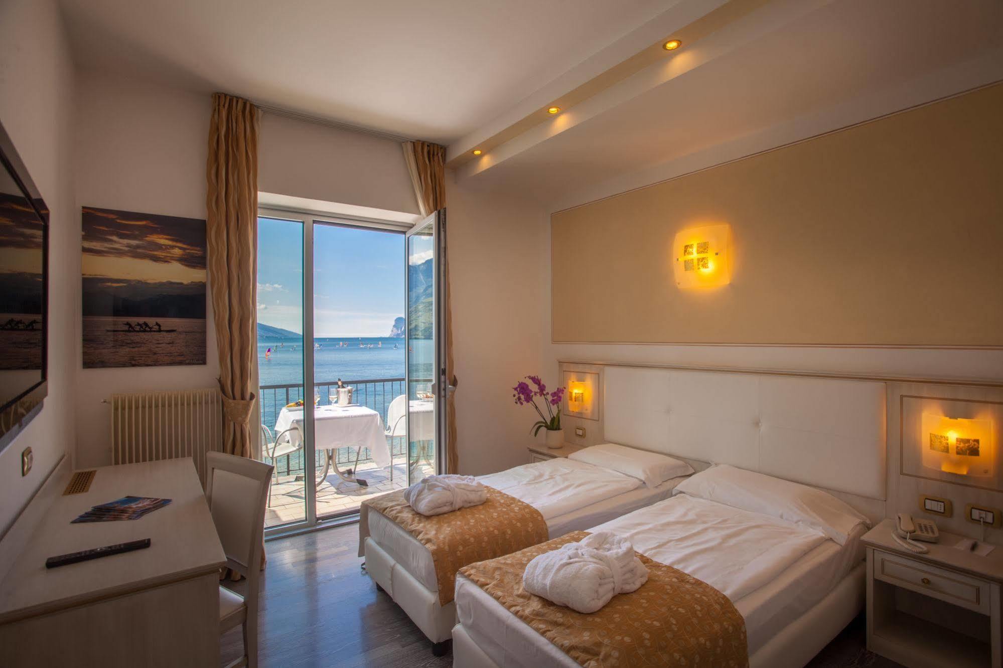 Hotel Lido Blu - Surf & Bike Torbole Sul Garda Εξωτερικό φωτογραφία