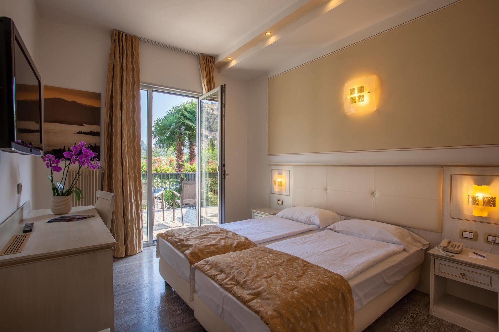 Hotel Lido Blu - Surf & Bike Torbole Sul Garda Εξωτερικό φωτογραφία
